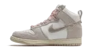 Dunk High SP "Notre - Light Orewood Brown" CW3092 100