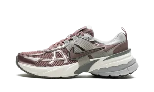 V2K Run WMNS "Smokey Mauve" FD0736 200