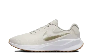 REVOLUTION 7 WMNS "PHANTOM LIGHT BONE WHITE NEUTRAL OLIVE" FB2208 010