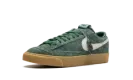 Blazer Low "Devin Booker Team Dark Green" HV2197 300