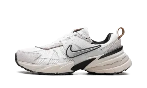 V2K Run Wmns "Summit White" FN6703 100