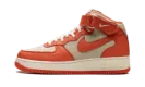 Air Force 1 Mid FB2036 700
