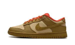 DUNK LOW WMNS "Bronzine Picante Red" FQ8897 252