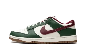 Dunk Low Retro "Gorge Green / Team Red" FB7160 161