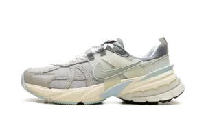 V2K Run WMNS "METALLIC PLATINUM" FZ3596 072