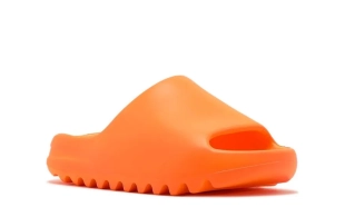 Yeezy Slides - Enflame Orange 2