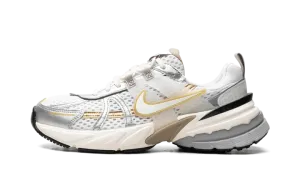 V2K Run WMNS "Khaki Metallic Silver" HJ7245 100