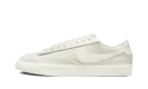 NIKE BLAZER LO '77 SE WMNS "SAIL SESAME" DR9955 100