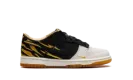 Dunk Low GS "Year of the Tiger (2022)" DQ5351 001