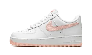 AIR FORCE 1 LO MNS WMNS "Valentine's Day 2022" DQ9320 100