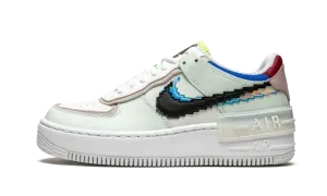 AF1 SHADO SE WMNS "Pixel Swoosh" CV8480 300