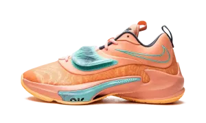 Zoom Freak 3 "Crimson Bliss" DA0694 600