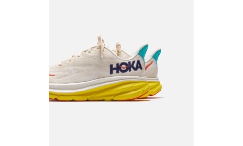 HOKA Clifton 9 - Eggnog Passion