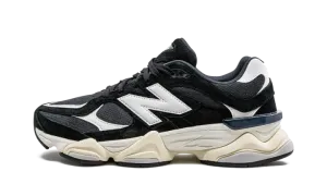 9060 "Black / White" U9060AAA