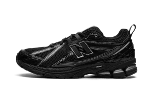 1906R "Black / Silver" M1906RCH