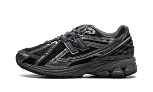 1906R "Phantom Dark Grey Metallic Silver" M1906RES