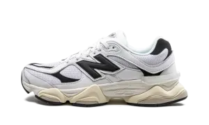 9060 "White / Black" U9060AAB