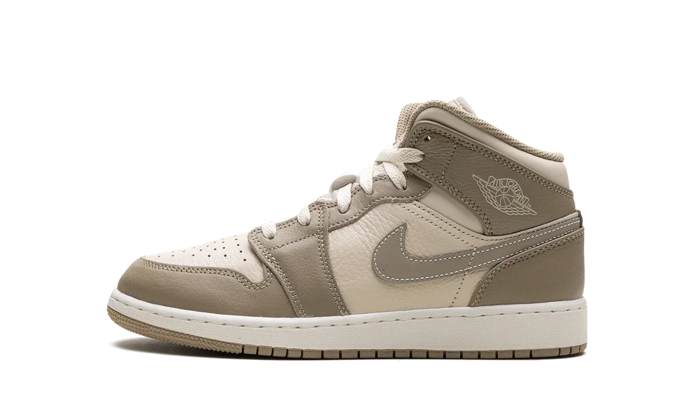 Air Jordan 1 Mid GS "Legend Brown" HF4781 203