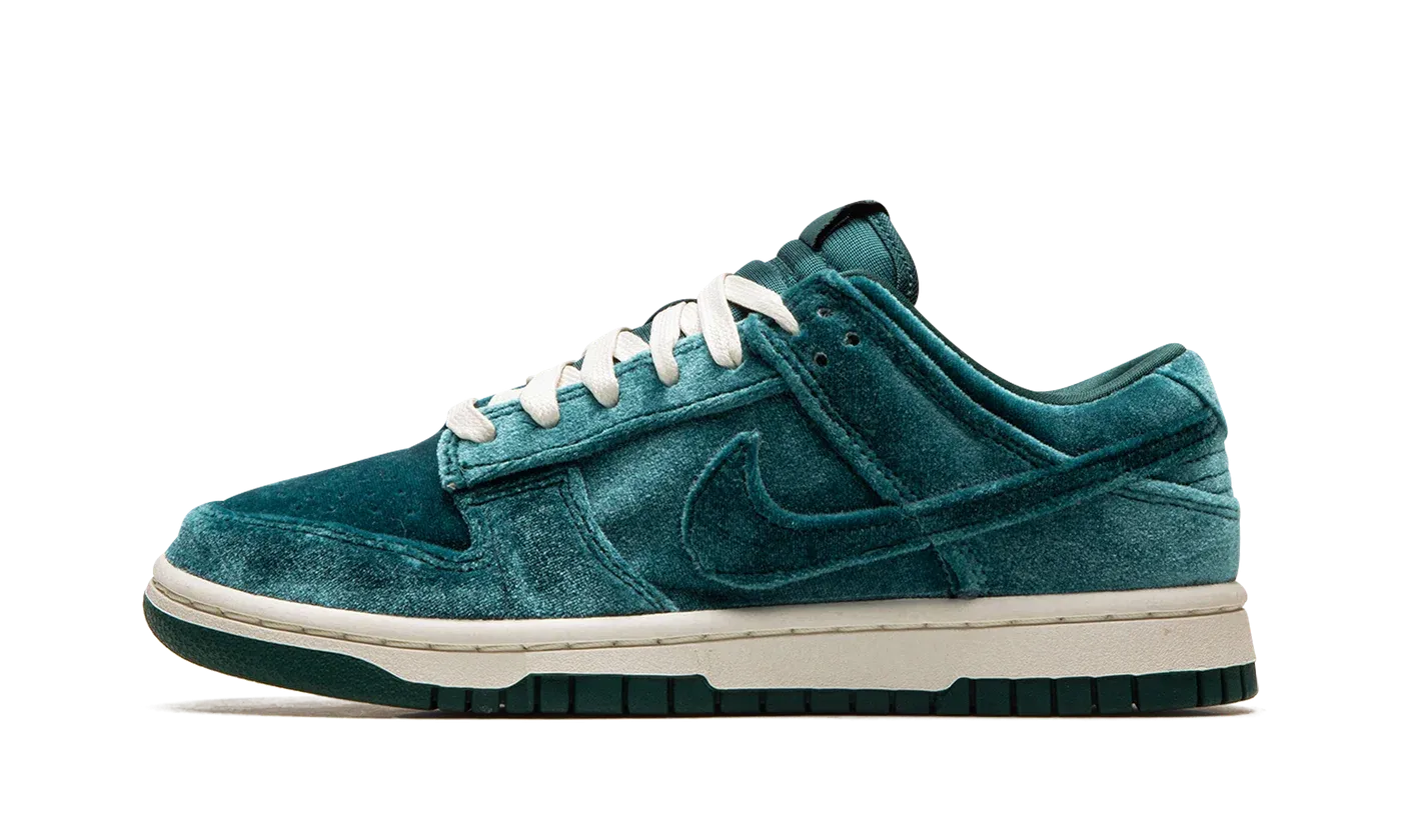 DUNK LO MNS WMNS "Green Velvet" DZ5224 300