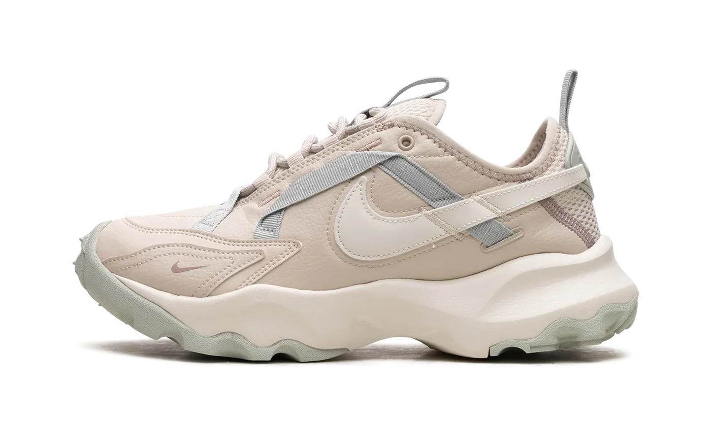 TC 7900 WMNS "Light Orewood Brown" DD9682 102