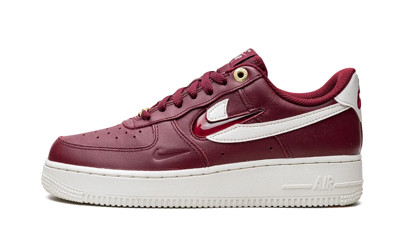 AIR FORCE 1 LO WMNS "Logo Pack - Deep Red" DZ5616 600
