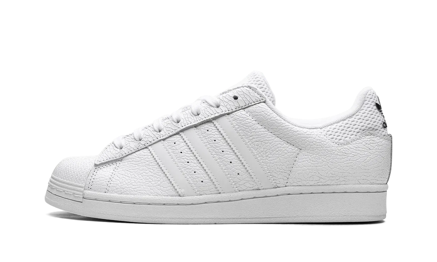 Superstar ADV Vitoria "Cloud White Core Black" JP5705