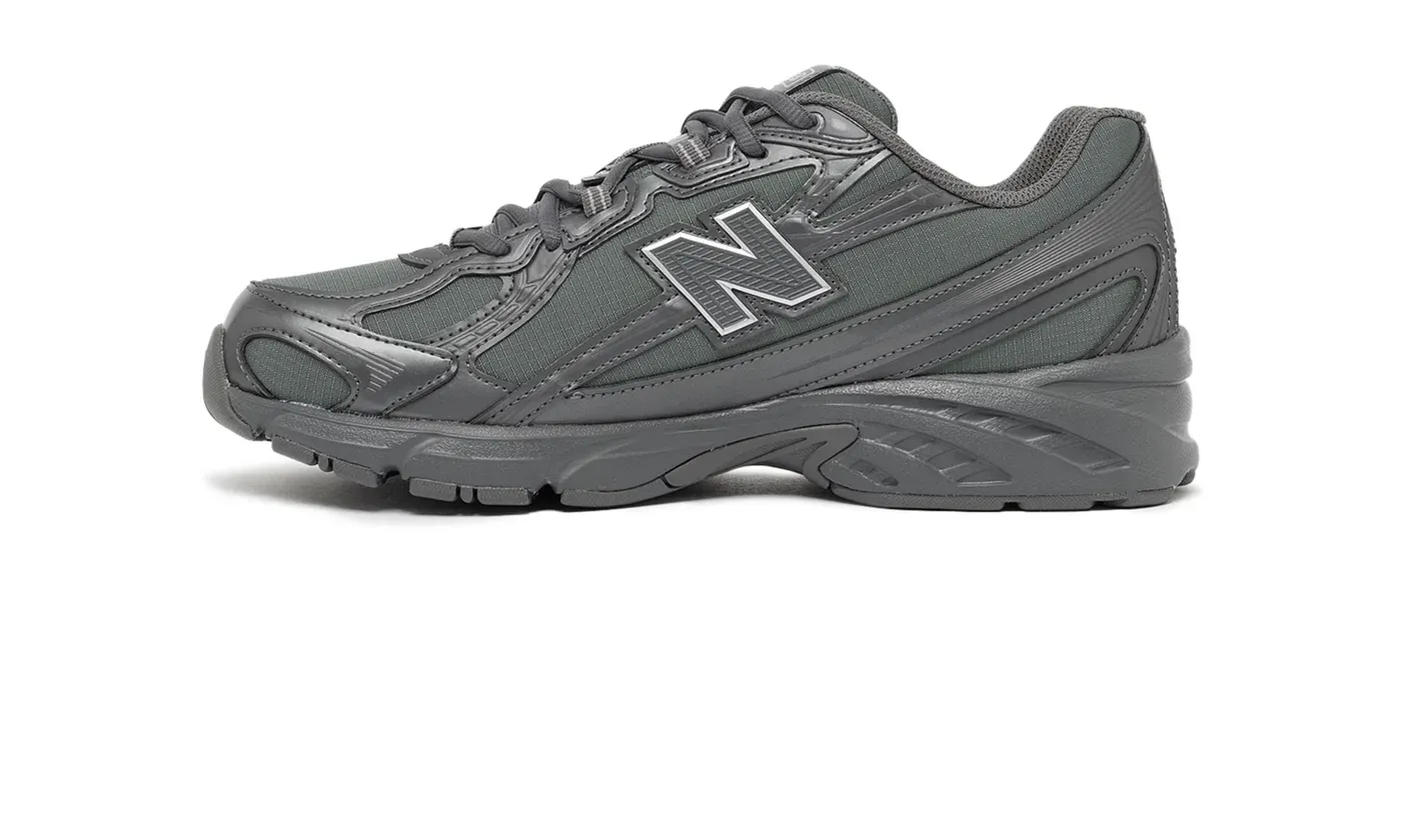 740 "Castlerock Silver Metallic" U740SS2