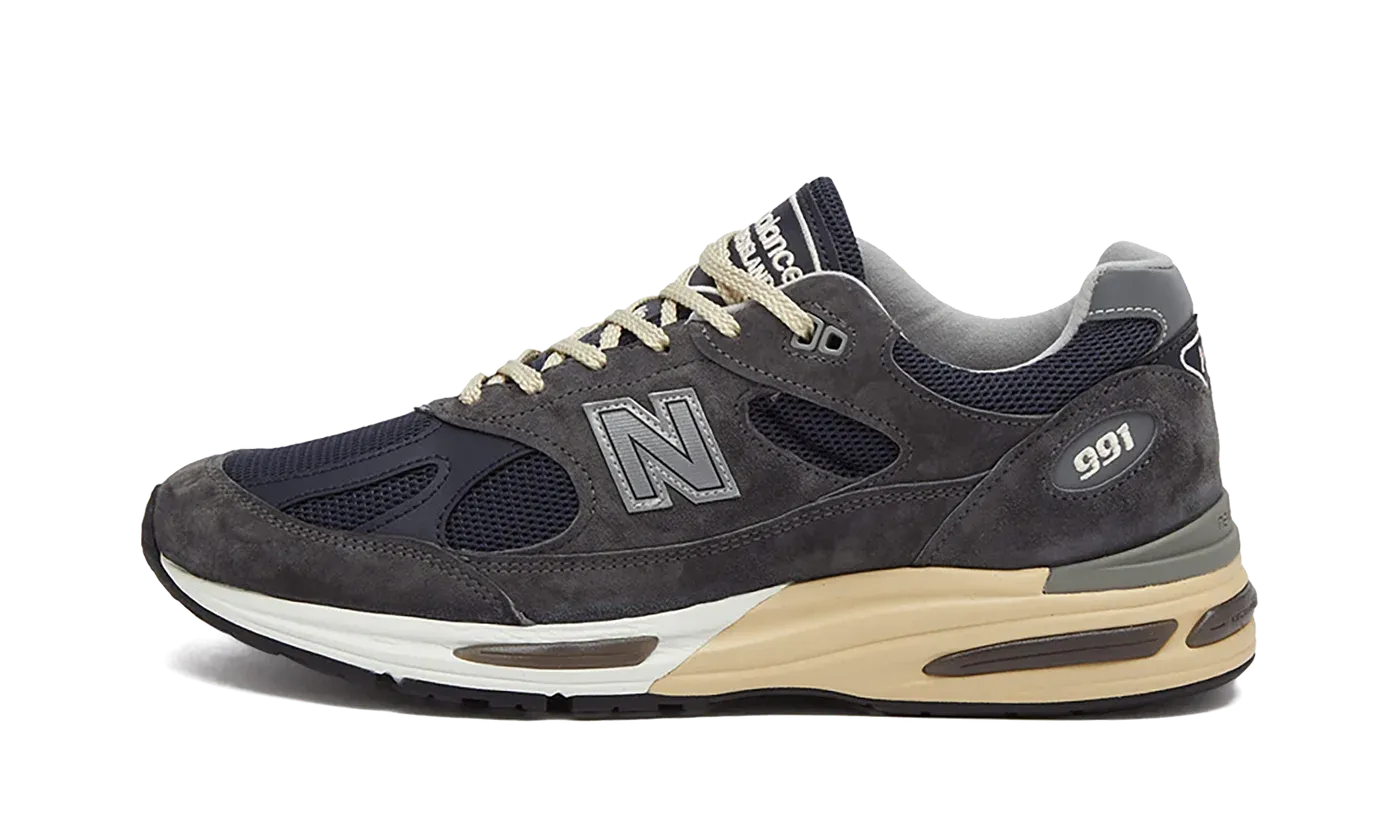 991v2 "Made in UK - Dark Gull Grey" U991GG2