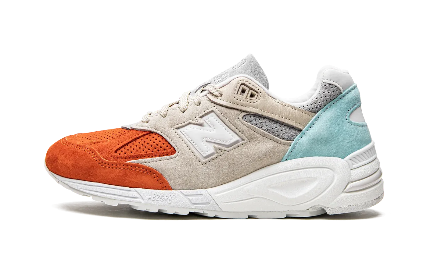 990 v2 "Kith Cyclades" M990KC2