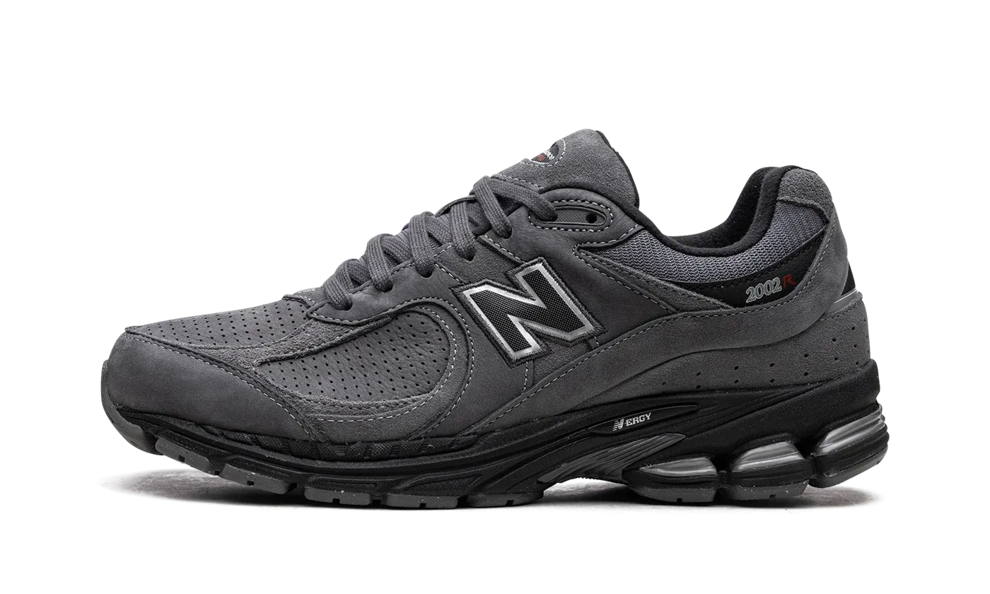 2002R "Castlerock / Black" M2002REH