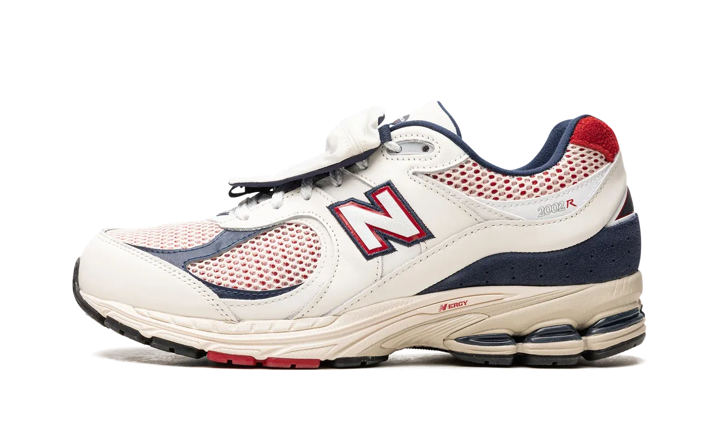 2002R "Sea Salt/Team Red" M2002RVE