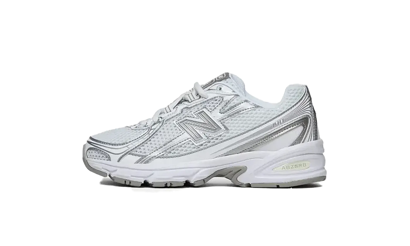 740 GS "White Silver Metallic" GR740WM