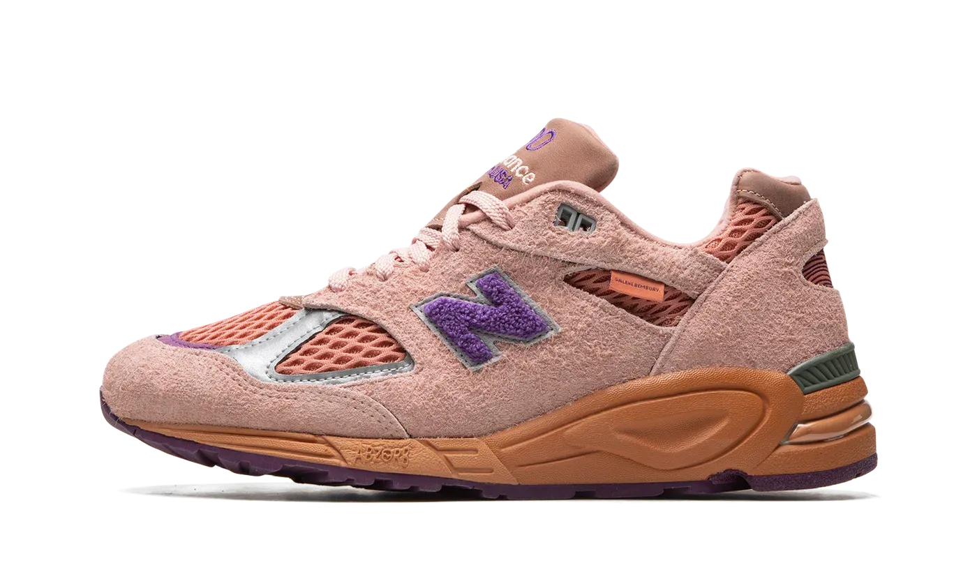 990 V2 "Salehe Bembury - Sand Be The Time" M990SB2