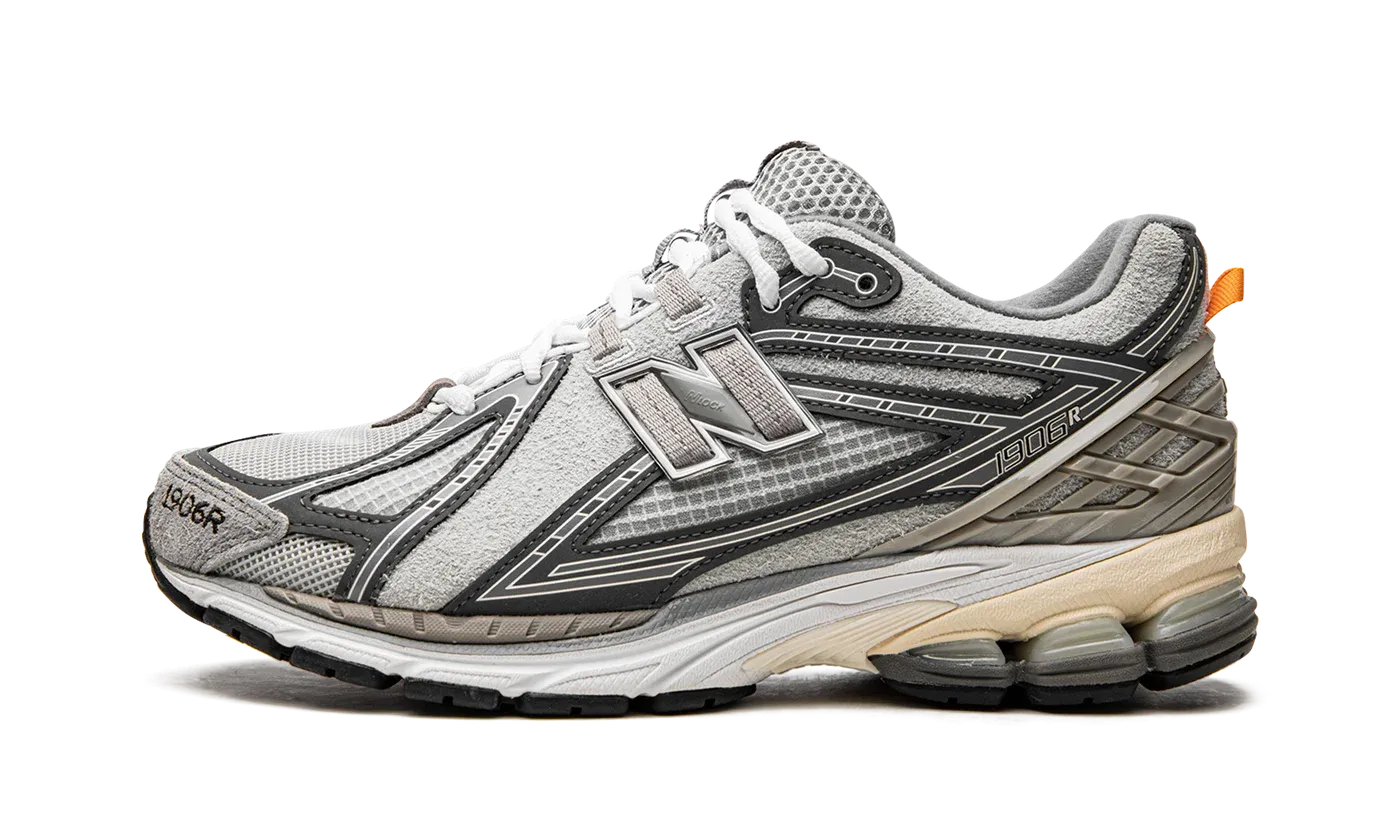 1906R "INVINCIBLE x N.HOOLYWOOD Grey Swan" M1906RNI